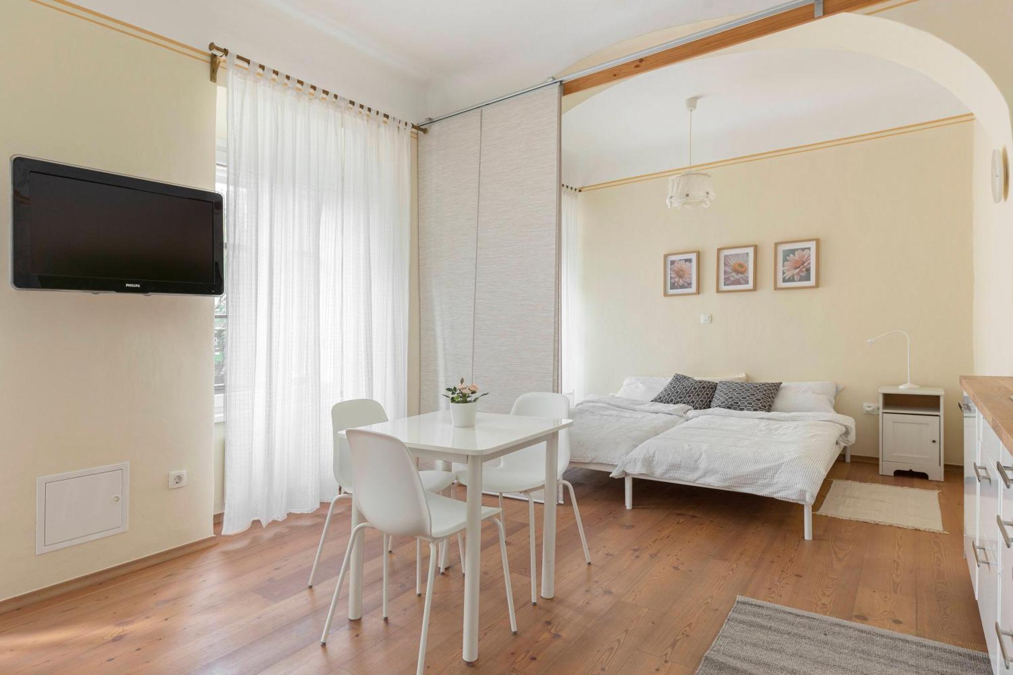 By The Walnut Tree Apartment Ljubljana Bagian luar foto